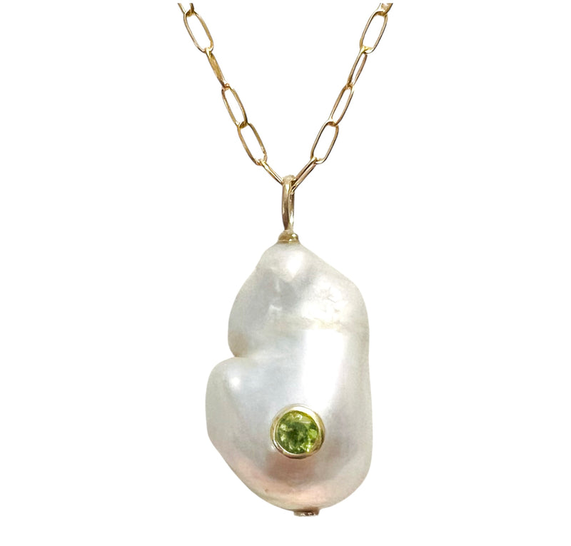 Green Goddess Pearl Pendant Necklace